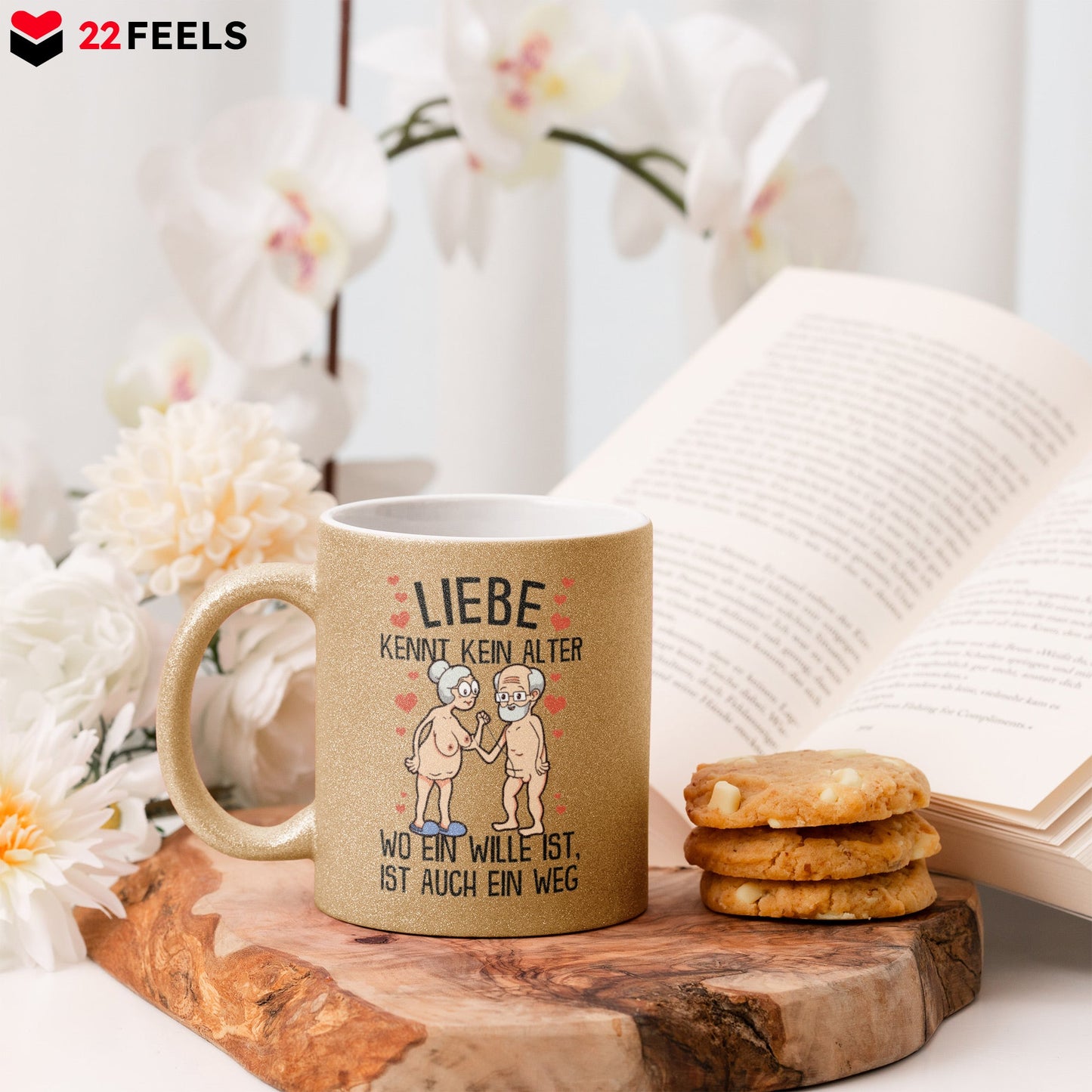 22Feels® Paar Geschenk zum Jahrestag, Hochzeitstag, Valentinstag etc. - Glitzertasse mit Spruch: Liebe kennt kein Alter (Gold, 320ml)-Glitzertasse Gold 320ml-22Feels