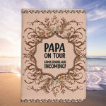 Papa Geschenk Reisepasshülle On Tour Männer Reisen Pass Etui Cover Organizer Vater Gadgets Sommer Urlaub Kunst-Leder-Reisepass-Hülle-22Feels