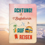 Busfahrerin Geschenk Reisepasshülle Frauen Reisen Pass Etui Cover Organizer Sommer Urlaub Gadgets Kunst-Leder Berufe Accessoire-Reisepass-Hülle-22Feels