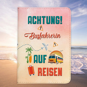 Busfahrerin Geschenk Reisepasshülle Frauen Reisen Pass Etui Cover Organizer Sommer Urlaub Gadgets Kunst-Leder Berufe Accessoire-Reisepass-Hülle-22Feels