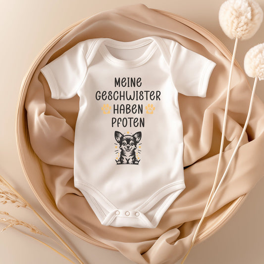 22Feels Unisex Babybody Bio-Baumwolle – Weiß mit Chihuahua Geschwister Spruch – Geschenk zur Geburt, Babyparty oder zum 1. Geburtstag für Hunde-Fans-Baby Body-22Feels