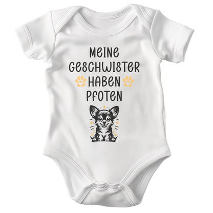 22Feels Unisex Babybody Bio-Baumwolle – Weiß mit Chihuahua Geschwister Spruch – Geschenk zur Geburt, Babyparty oder zum 1. Geburtstag für Hunde-Fans-Baby Body-22Feels