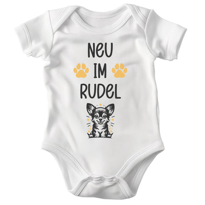 22Feels Unisex Babybody Bio-Baumwolle – Weiß mit Chihuahua Neu im Rudel – Geschenk zur Geburt, Babyparty oder zum 1. Geburtstag für Hunde-Fans-Baby Body-22Feels