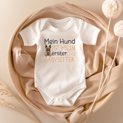 22Feels Unisex Babybody Bio-Baumwolle – Weiß mit Babysitter Schäferhund – Geschenk zur Geburt, Babyparty oder zum 1. Geburtstag für Hunde-Fans-Baby Body-22Feels