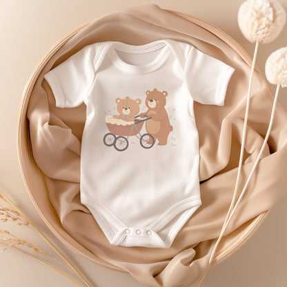 22Feels Unisex Babybody Bio-Baumwolle – Weiß mit Bären-Familie – Geschenk zur Geburt, Babyparty oder zum 1. Geburtstag & Familienzuwachs-Baby Body-22Feels