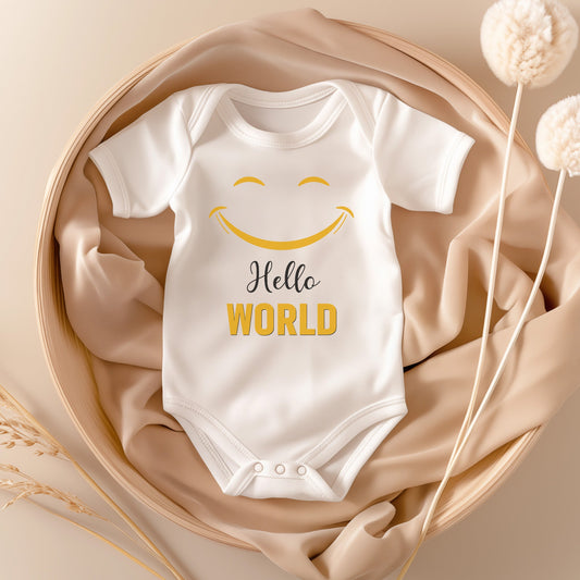 22Feels Unisex Babybody Bio-Baumwolle – Weiß mit Hello World Smiley – Geschenk zur Geburt, Babyparty oder zum 1. Geburtstag-Baby Body-22Feels