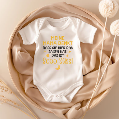 22Feels Unisex Babybody Bio-Baumwolle – Weiß mit Mama Sagen Spruch – Geschenk zur Geburt, Babyparty oder zum 1. Geburtstag-Baby Body-22Feels