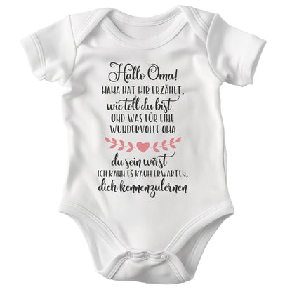 22Feels Babybody Mädchen Bio-Baumwolle – Weiß mit Hallo Oma Herz – Geschenk von Oma zur Geburt oder Babyparty-Baby Body-22Feels