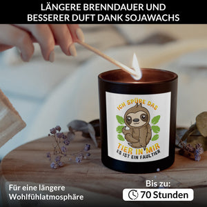 22Feels® Lustige Spruchkerze Frauen Faultier Geschenk HANDGEMACHTE Sojawachs Duft-Kerze im Glas (ZITRUS, VEGAN)-Spruchkerzen B1K1-22Feels