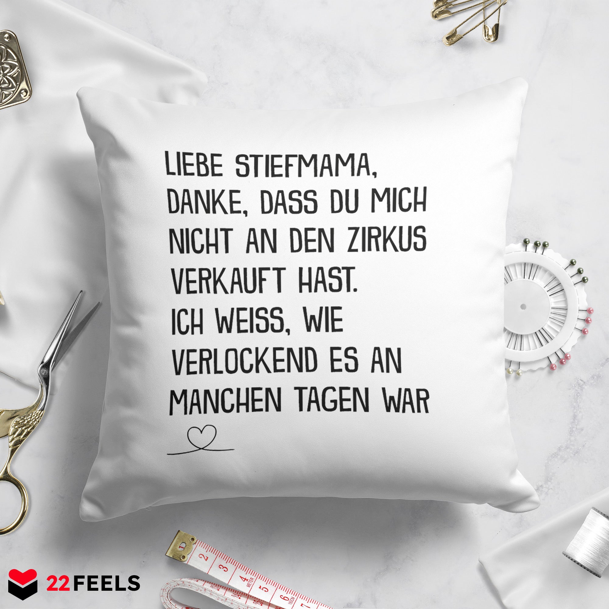 22Feels® Stiefmama Geschenk - Kissen mit Spruch (Weiss 40x40cm)-Kissen Weiss 40x40-22Feels