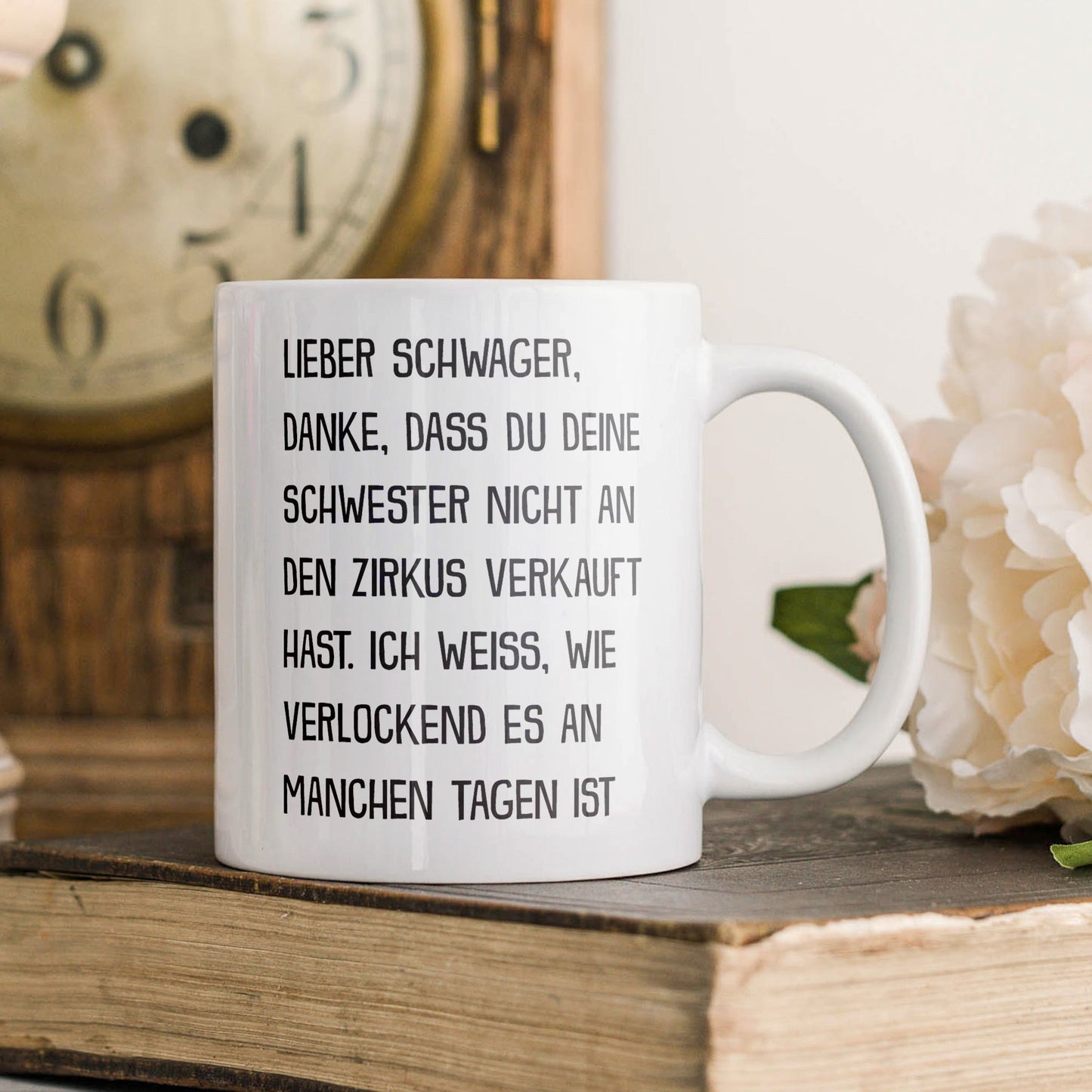 22Feels® ORIGINAL Geschenk-Tasse mit Spruch für Schwäger - Zirkus Deine Schwester (Weiss, 320ml)-Weisse Tasse 320ml-22Feels