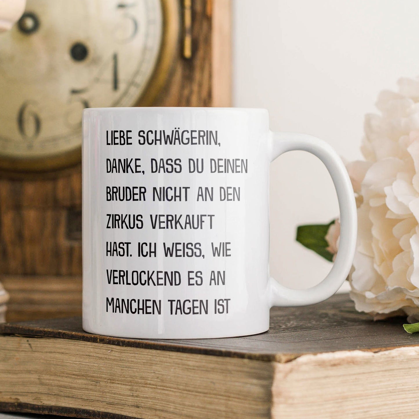 22Feels® ORIGINAL Geschenk-Tasse mit Spruch für Schwägerinnen - Zirkus Dein Bruder (Weiss, 320ml)-Weisse Tasse 320ml-22Feels