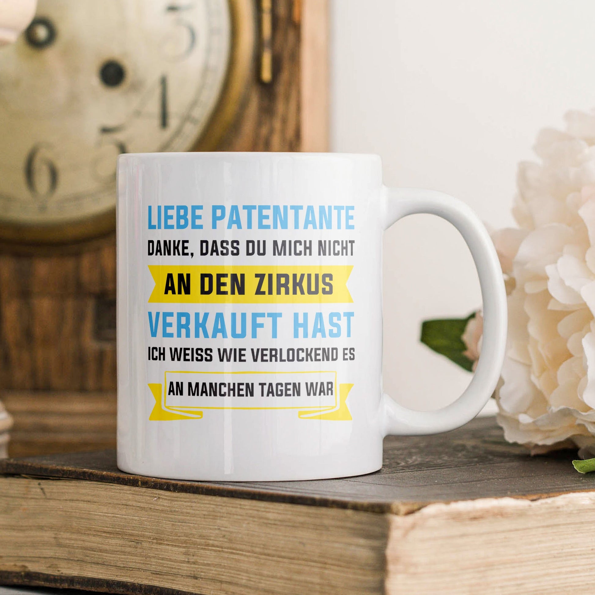 22Feels® Patentante Geschenk - Tasse mit Spruch: Zirkus (Weiss, 320ml)-Weisse Tasse 320ml-22Feels