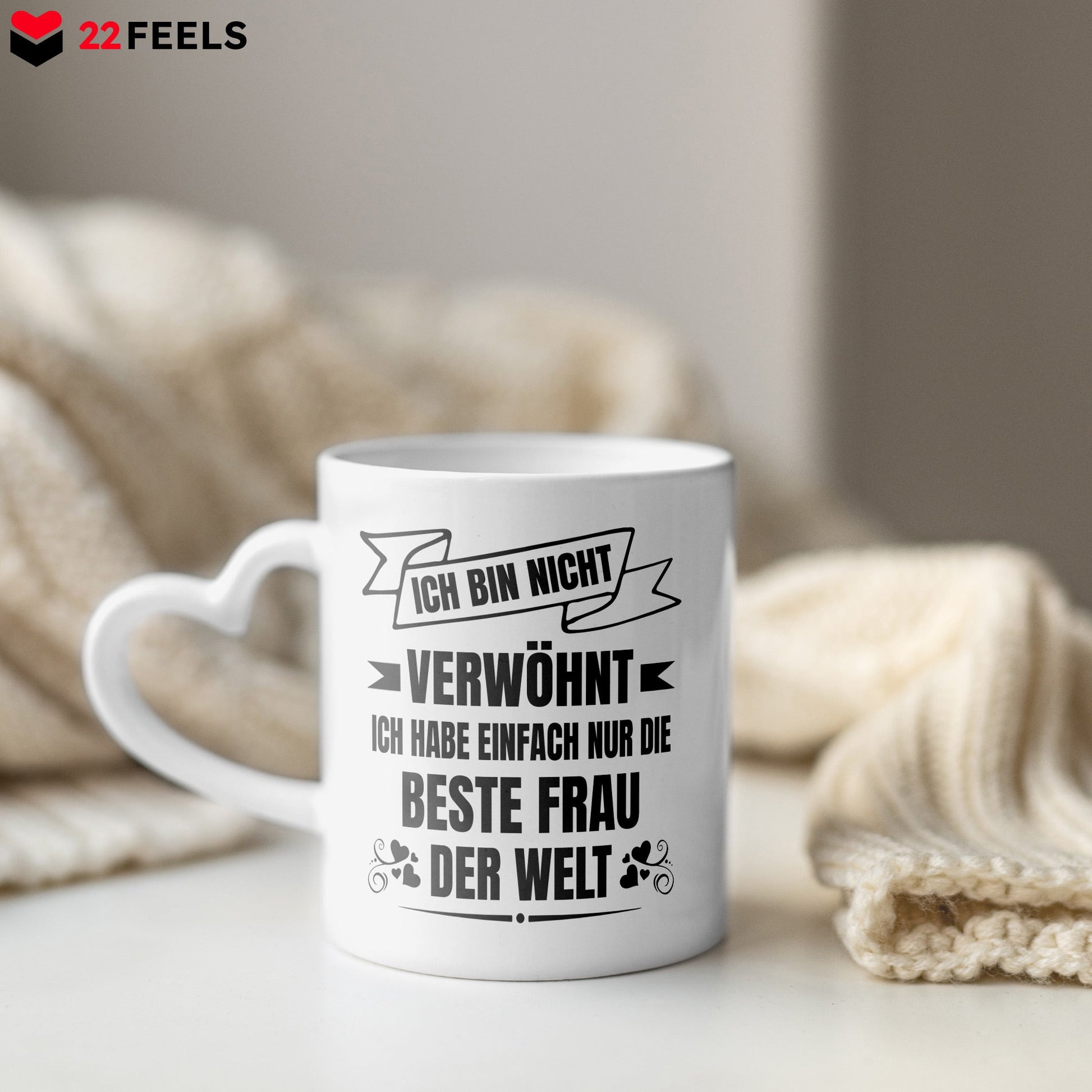 22Feels® Ehemann Geschenk zum Hochzeitstag, Valentinstag etc. - Tasse mit Spruch: Nicht Verwöhnt (Herzhenkel, Weiss, 320ml)-Tasse Weiss Herzhenkel 320ml-22Feels