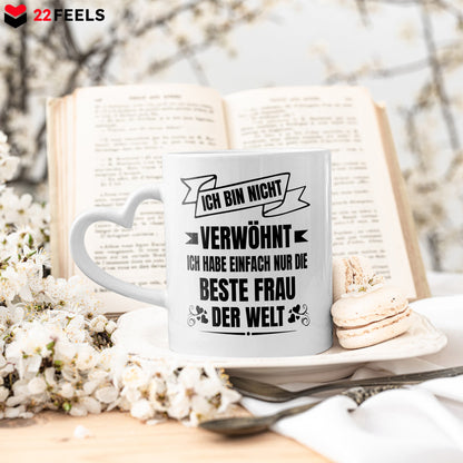 22Feels® Ehemann Geschenk zum Hochzeitstag, Valentinstag etc. - Tasse mit Spruch: Nicht Verwöhnt (Herzhenkel, Weiss, 320ml)-Tasse Weiss Herzhenkel 320ml-22Feels