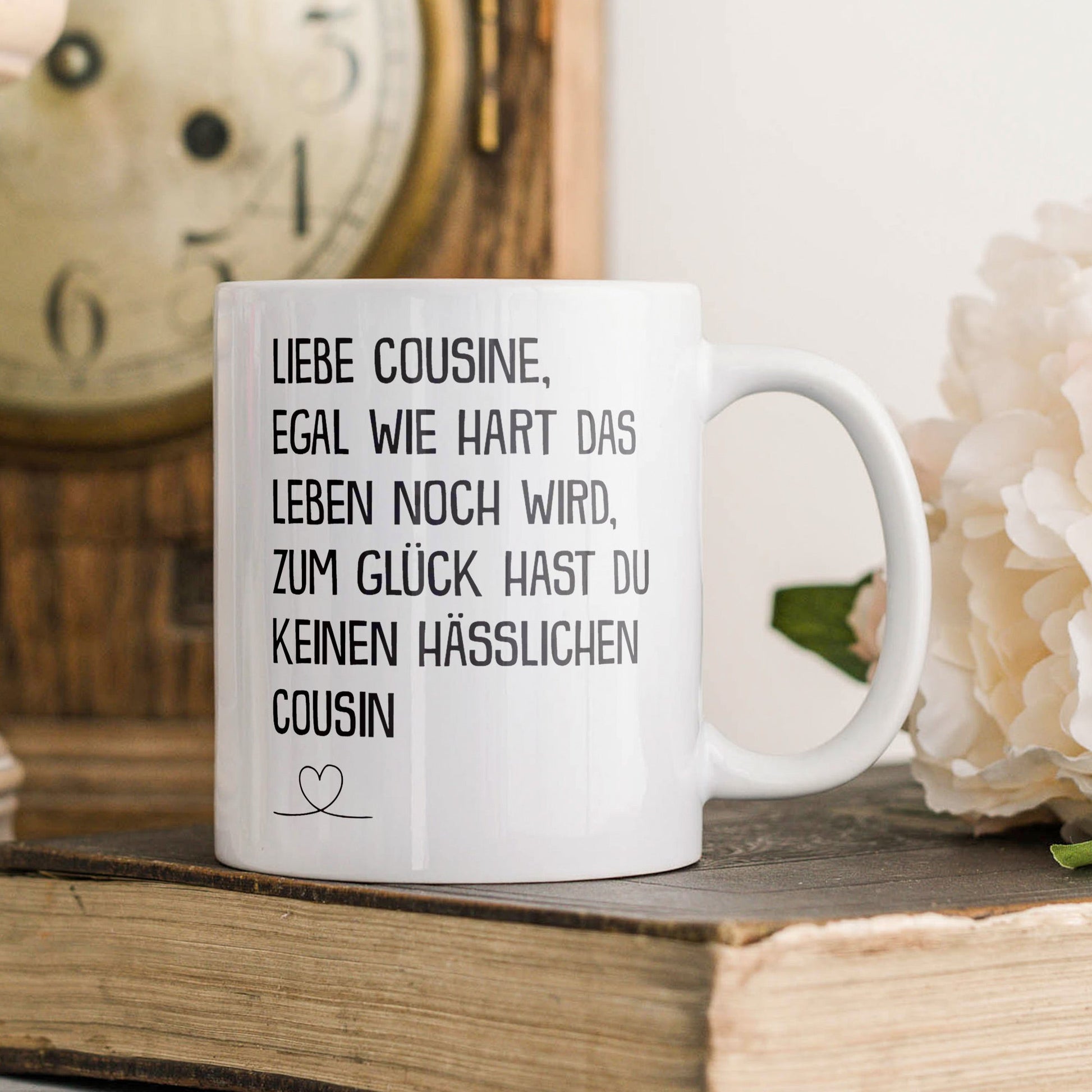 22Feels® Geschenk für Cousine von Cousin - Tasse mit Spruch: Egal Wie Hart (Weiss, 320ml)-Weisse Tasse 320ml-22Feels