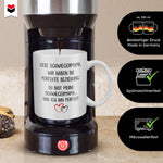 22Feels® Schwiegermutter Geschenk - Tasse mit Spruch: Die Perfekte Beziehung (Weiss, 320ml)-Weisse Tasse 320ml-22Feels