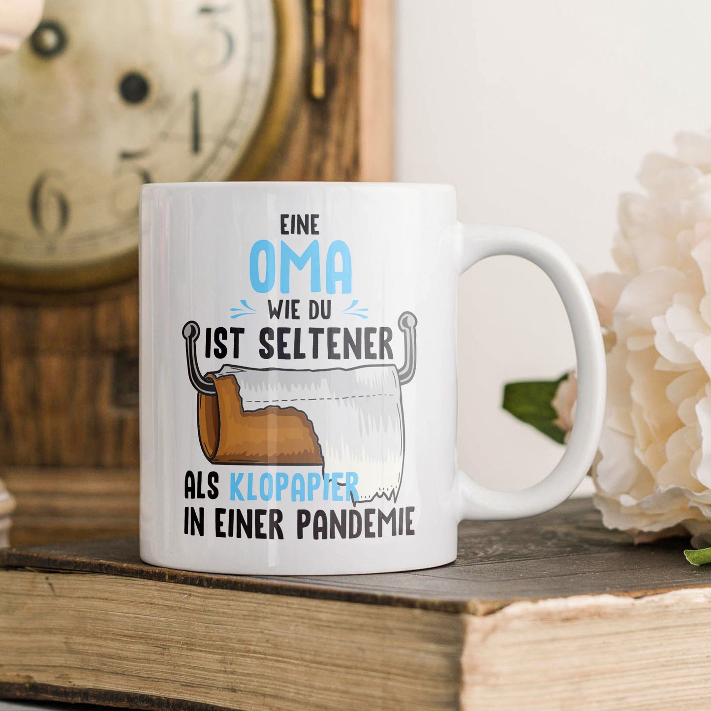 22Feels® Geschenk für Omas - Tasse mit Spruch: Seltener Als Klopapier (Weiss, 320ml)-Weisse Tasse 320ml-22Feels
