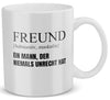 22Feels® Freund Geschenk zum Jahrestag, Valentinstag etc. - Tasse mit Spruch: Definition - Ein Mann, der niemals unrecht hat (Weiss, 320ml)-Weisse Tasse 320ml-22Feels
