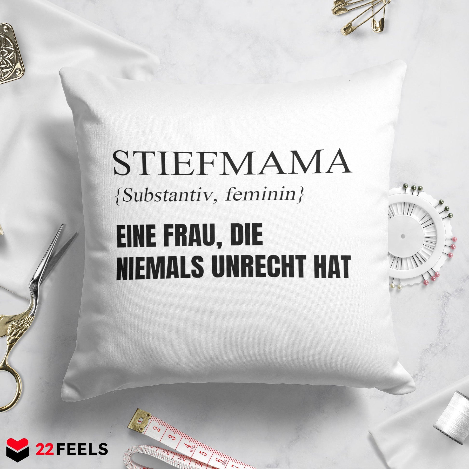 22Feels® Stiefmama Geschenk - Kissen mit Spruch (Weiss 40x40cm)-Kissen Weiss 40x40-22Feels