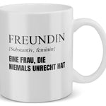 22Feels® Freundin Geschenk zum Jahrestag, Valentinstag etc. - Tasse mit Spruch: Definition - Eine Frau, die niemals unrecht hat (Weiss, 320ml)-Weisse Tasse 320ml-22Feels