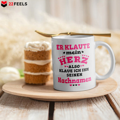 22Feels® Geschenk zur Verlobung für Frauen - Tasse mit Spruch: Er Klaute Mein Herz (Weiss, 320ml)-Weisse Tasse 320ml-22Feels