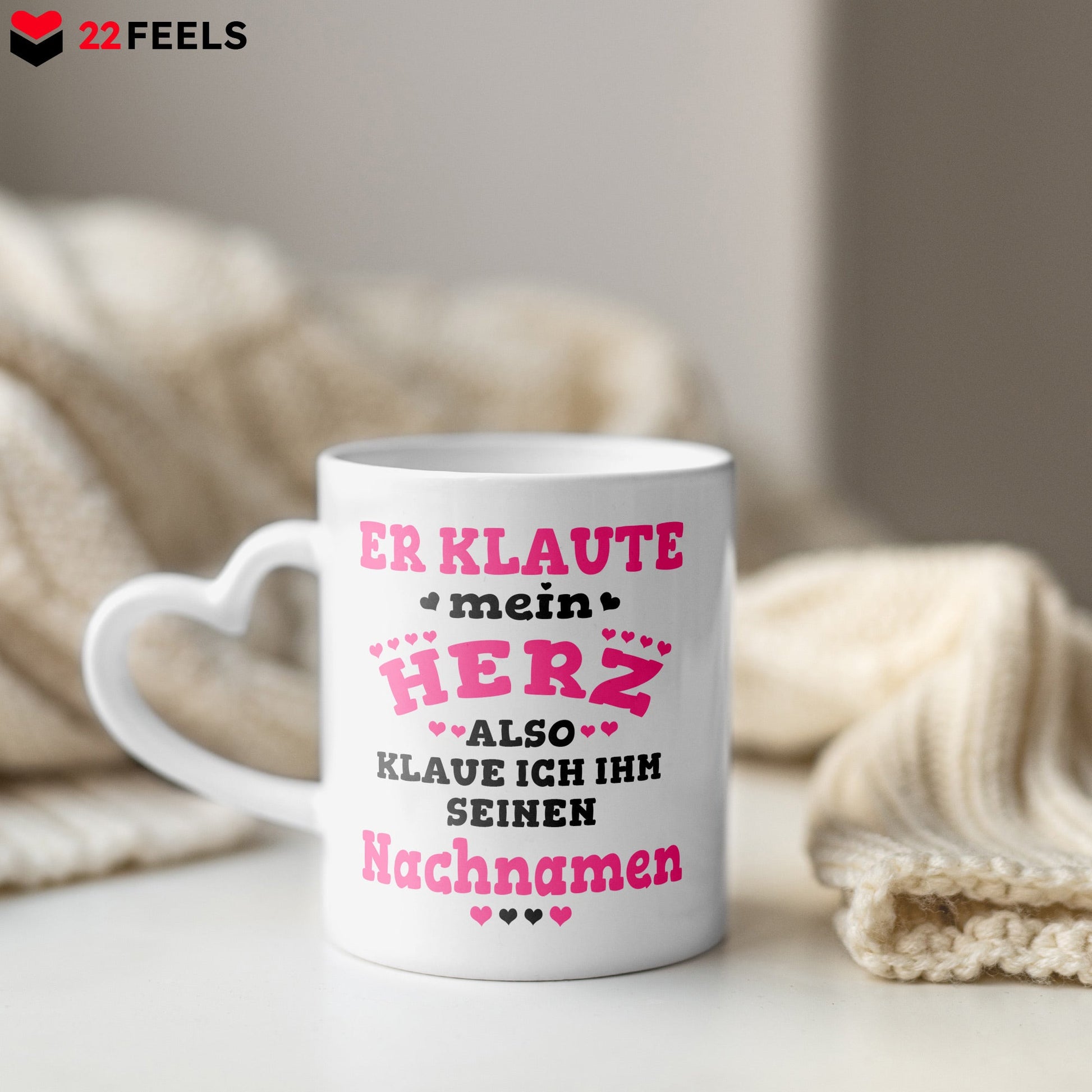 22Feels® Verlobte Geschenk - Tasse mit Spruch: Er klaute mein Herz (Herzhenkel, Weiss, 320ml)-Tasse Weiss Herzhenkel 320ml-22Feels