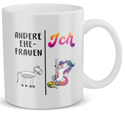 22Feels® Ehefrau Geschenk zum Hochzeitstag, Valentinstag etc. - Tasse mit Spruch: Andere Ehefrauen Ich (Einhorn) (Weiss, 320ml)-Weisse Tasse 320ml-22Feels
