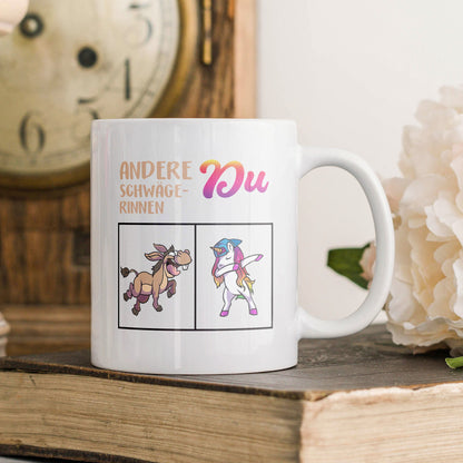 22Feels® Schwägerin Geschenk - Tasse mit Spruch: Andere Schwägerinnen Du (Einhorn) (Weiss, 320ml)-Weisse Tasse 320ml-22Feels