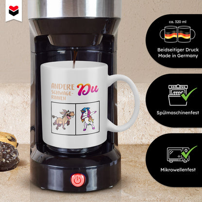 22Feels® Schwägerin Geschenk - Tasse mit Spruch: Andere Schwägerinnen Du (Einhorn) (Weiss, 320ml)-Weisse Tasse 320ml-22Feels