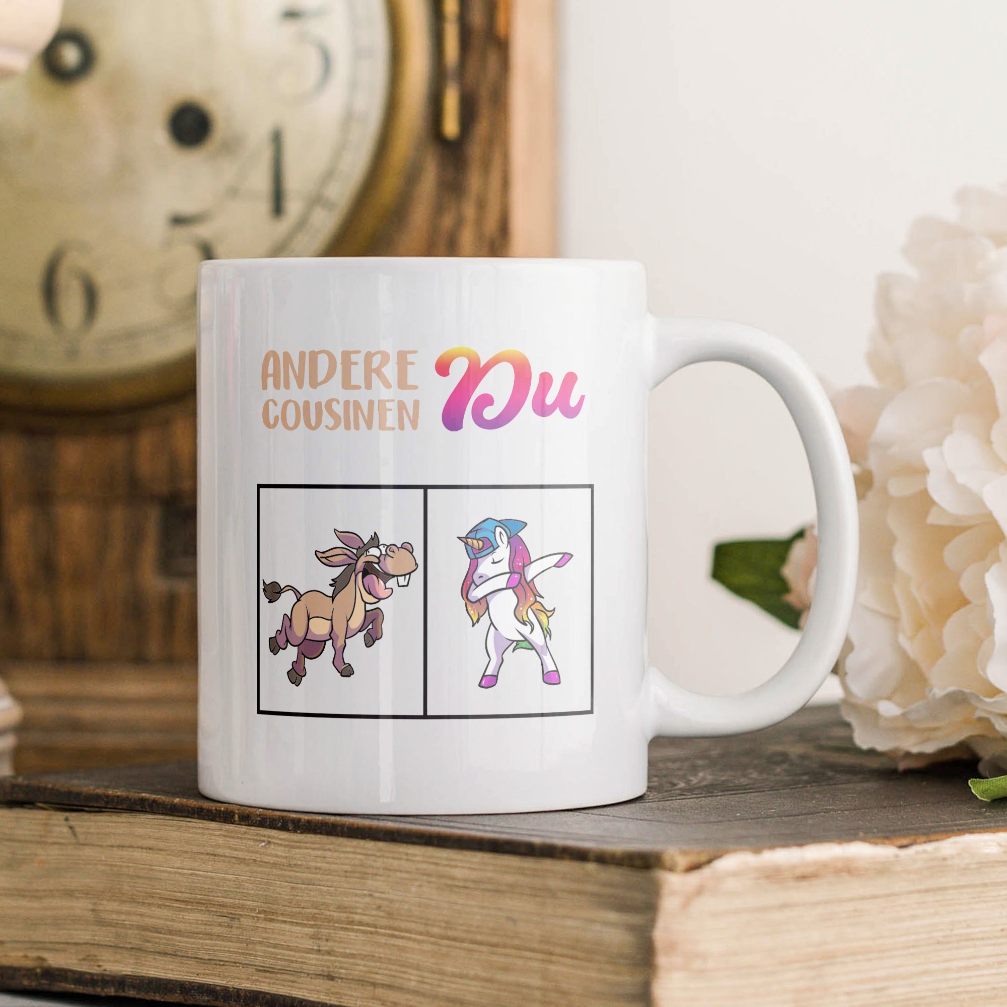 22Feels® Geschenk für Cousine - Tasse mit Spruch: Andere Cousinen Du (Einhorn) (Weiss, 320ml)-Weisse Tasse 320ml-22Feels