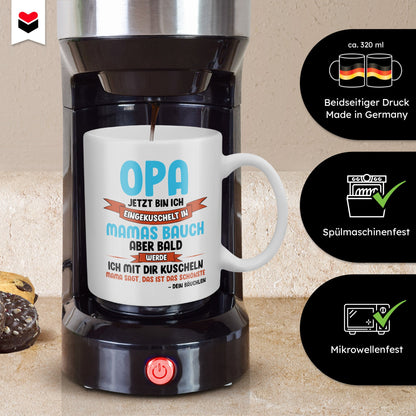 22Feels® Geschenk für werdende Grossväter - Du Wirst Opa Tasse mit Spruch: Jetzt Bin Ich Eingekuschelt (Weiss, 320ml)-Weisse Tasse 320ml-22Feels