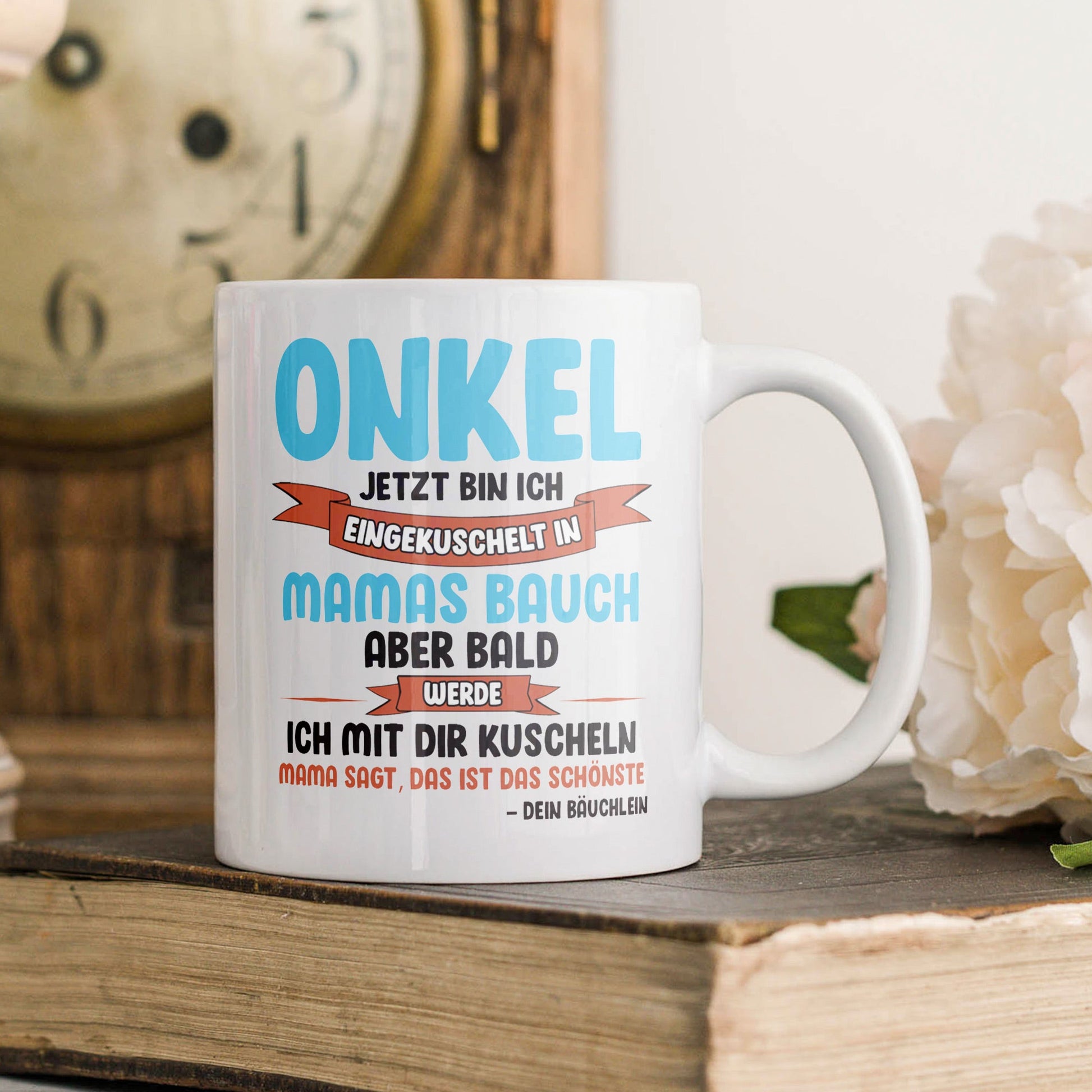 22Feels® Geschenk für werdende Onkel - Du Wirst Onkel Tasse mit Spruch: Jetzt Bin Ich Eingekuschelt (Weiss, 320ml)-Weisse Tasse 320ml-22Feels