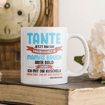 22Feels® Geschenk für werdende Tanten - Du Wirst Tante Tasse mit Spruch: Jetzt Bin Ich Eingekuschelt (Weiss, 320ml)-Weisse Tasse 320ml-22Feels