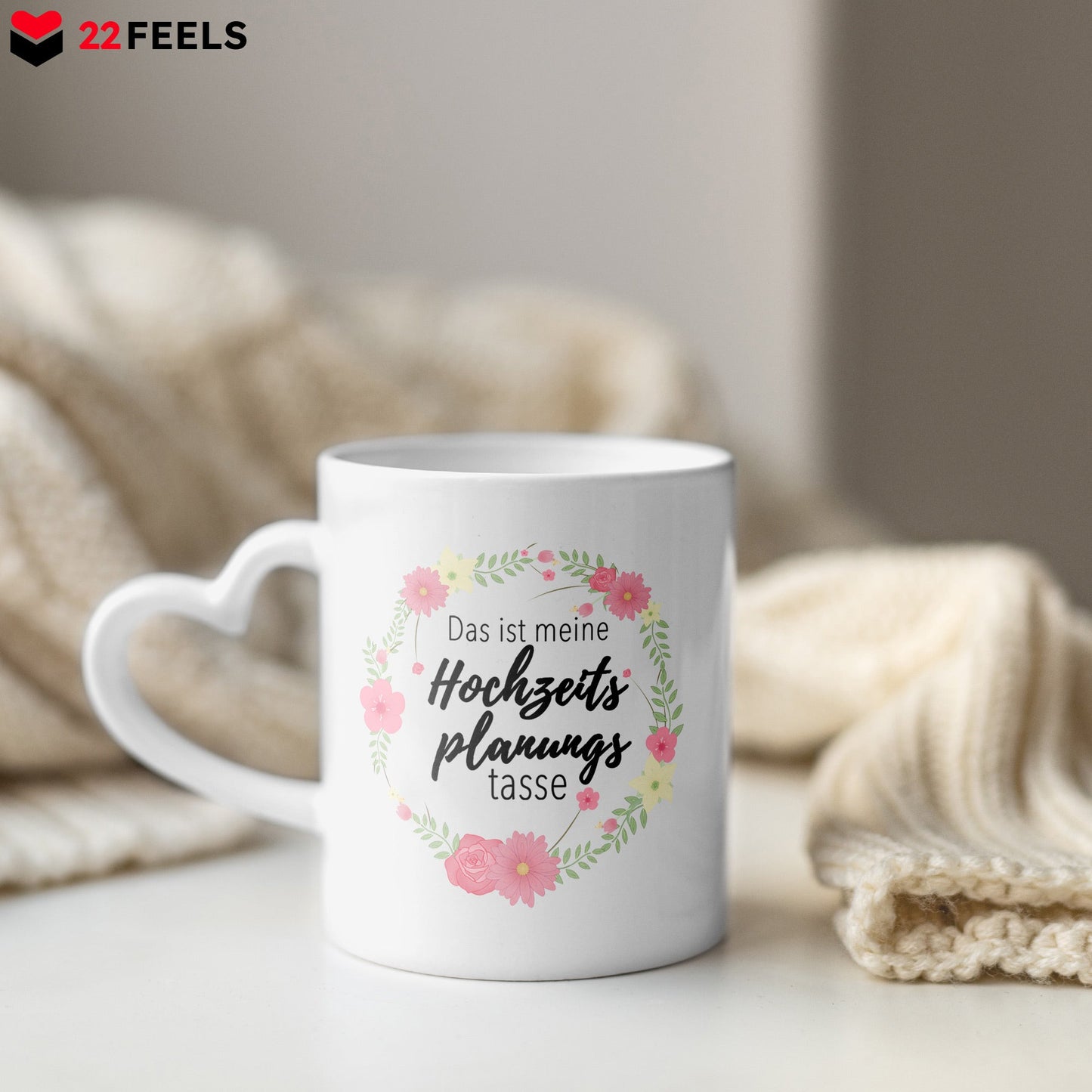 22Feels® Geschenk zur Verlobung - Tasse mit Spruch: Hochzeitsplanungstasse (Herzhenkel, Weiss, 320ml)-Tasse Weiss Herzhenkel 320ml-22Feels