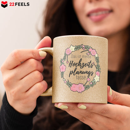 22Feels® Geschenk zur Verlobung - Glitzertasse mit Spruch (Gold, 320ml)-Glitzertasse Gold 320ml-22Feels