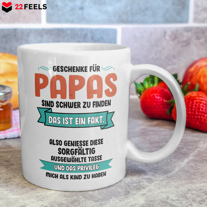 22Feels® Geschenk für Papas - Tasse mit Spruch: Geschenke Sind Schwer Zu Finden (Weiss, 320ml)-Weisse Tasse 320ml-22Feels