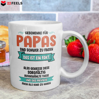22Feels® Geschenk für Papas - Tasse mit Spruch: Geschenke Sind Schwer Zu Finden (Weiss, 320ml)-Weisse Tasse 320ml-22Feels