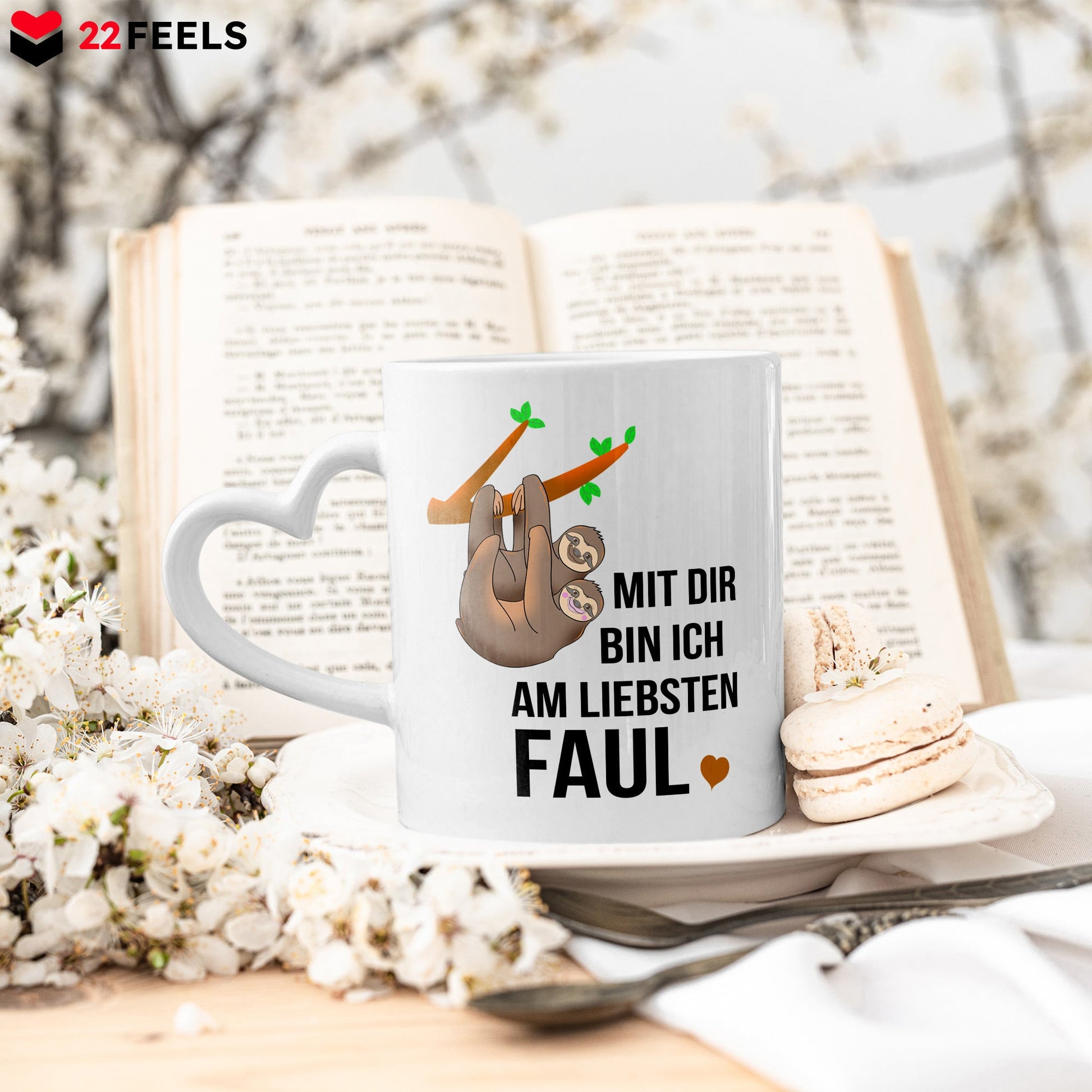 22Feels® Paar Geschenk zum Jahrestag, Hochzeitstag, Valentinstag etc. - Tasse mit Spruch: Mit dir bin ich am liebsten faul (Herzhenkel, Weiss, 320ml)-Tasse Weiss Herzhenkel 320ml-22Feels