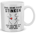22Feels® Grossmutter Geschenk von Enkelin - Spruch-Tasse ORIGINAL - Oma, Deine Fürze Stinken (Weiss, 320ml)-Weisse Tasse 320ml-22Feels