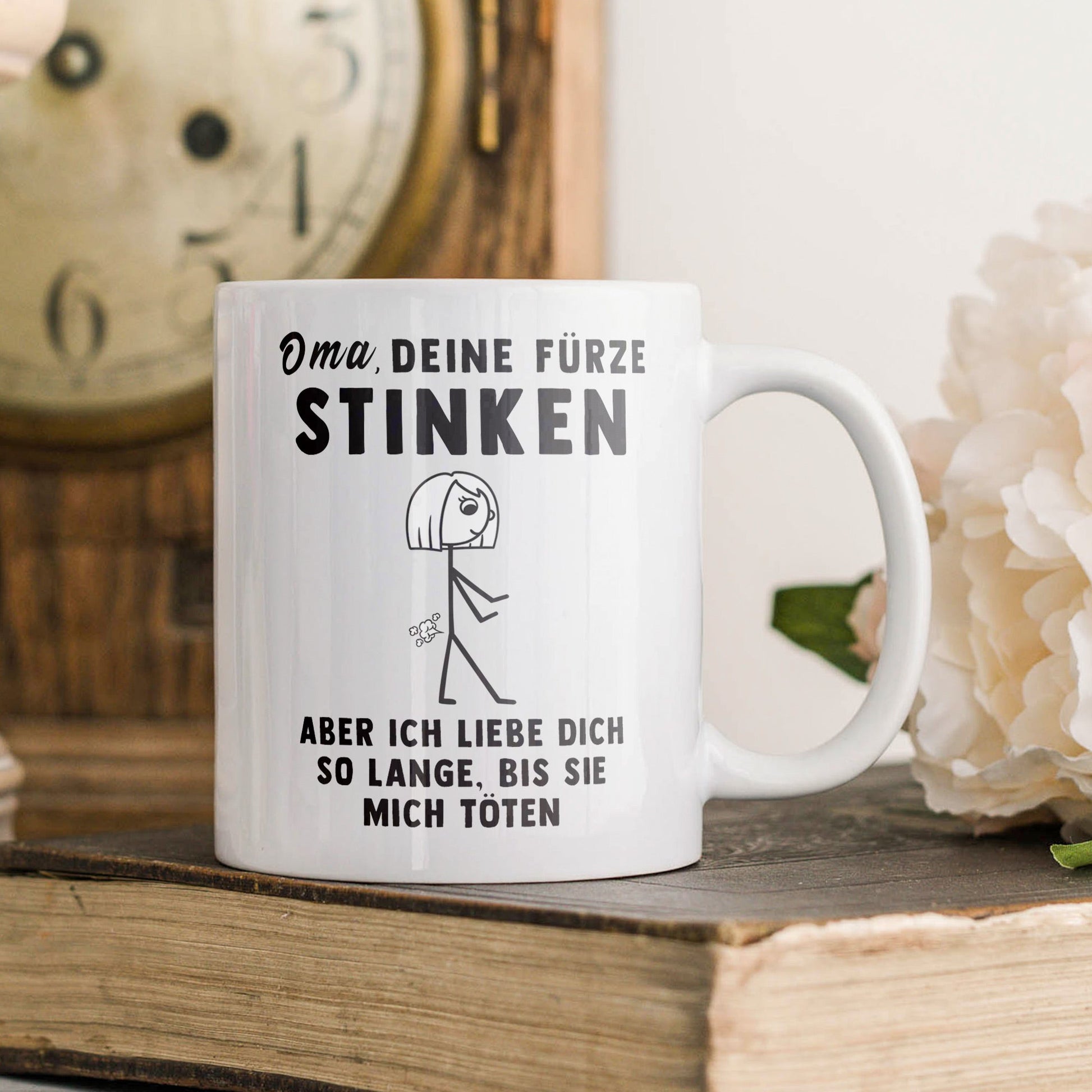 22Feels® ORIGINAL Geschenk-Tasse mit Spruch - Oma, Deine Fürze Stinken (Weiss, 320ml)-Weisse Tasse 320ml-22Feels