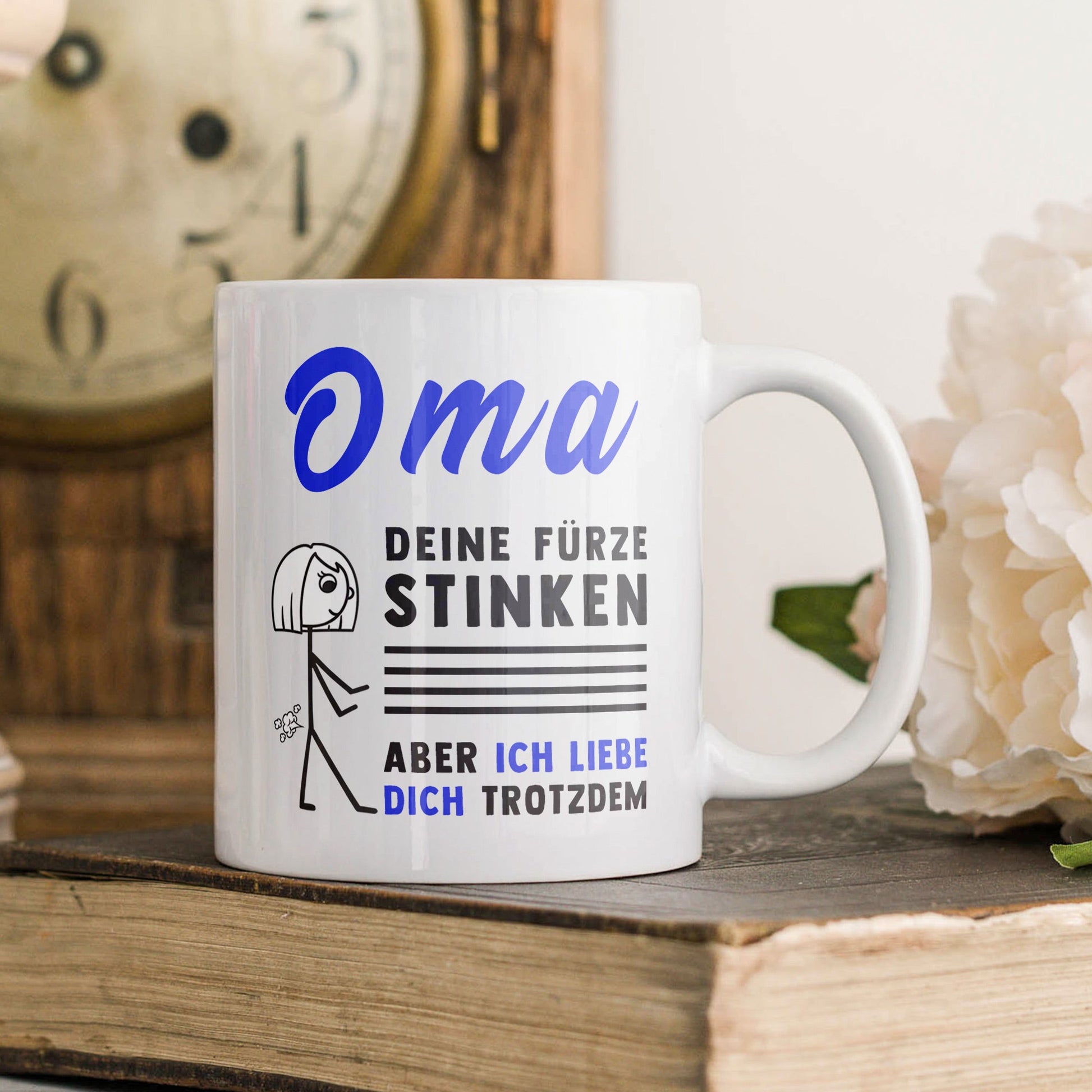 22Feels® ORIGINAL Geschenk-Tasse mit Spruch - Oma, Deine Fürze Stinken (Weiss, 320ml)-Weisse Tasse 320ml-22Feels