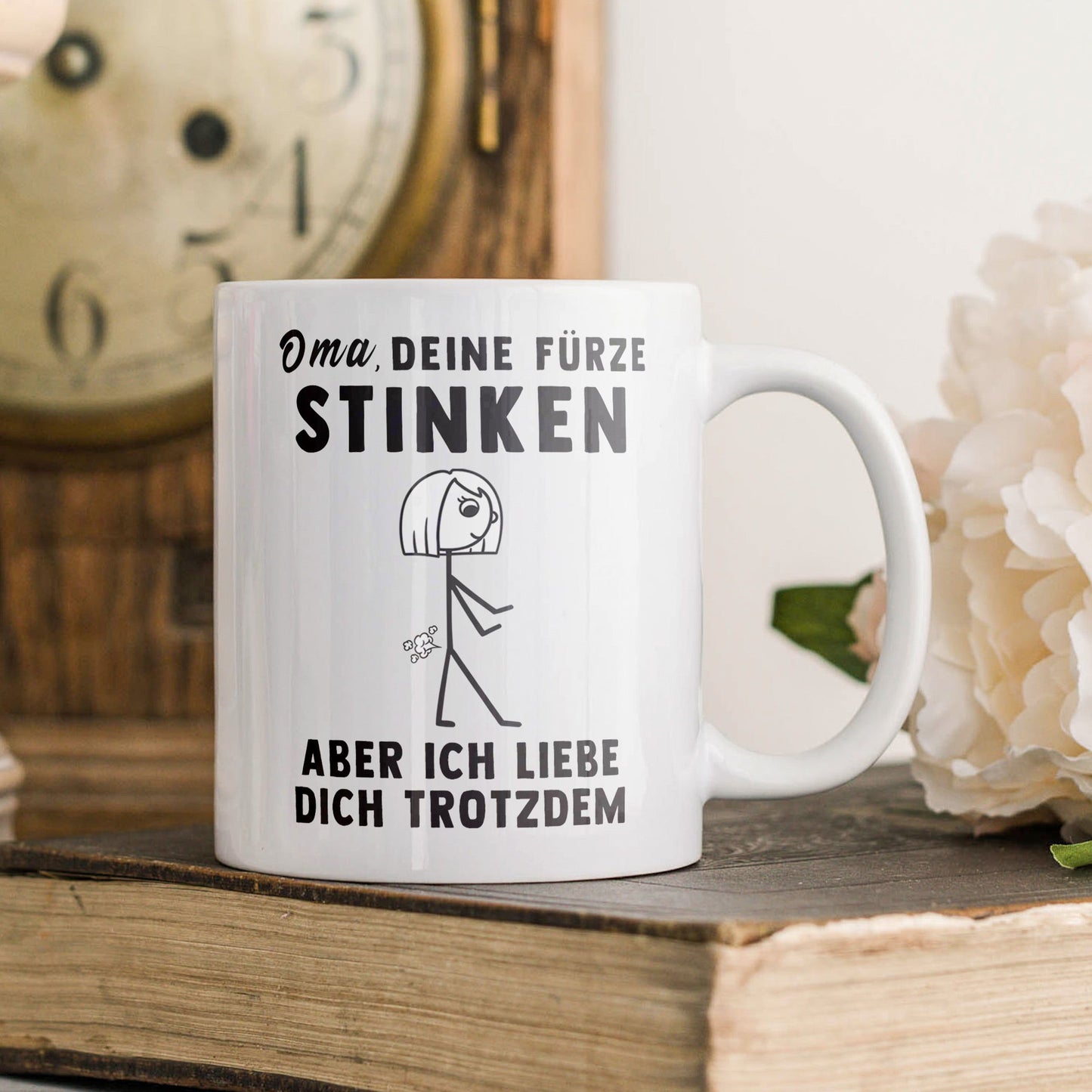 22Feels® ORIGINAL Geschenk-Tasse mit Spruch - Oma, Deine Fürze Stinken (Weiss, 320ml)-Weisse Tasse 320ml-22Feels