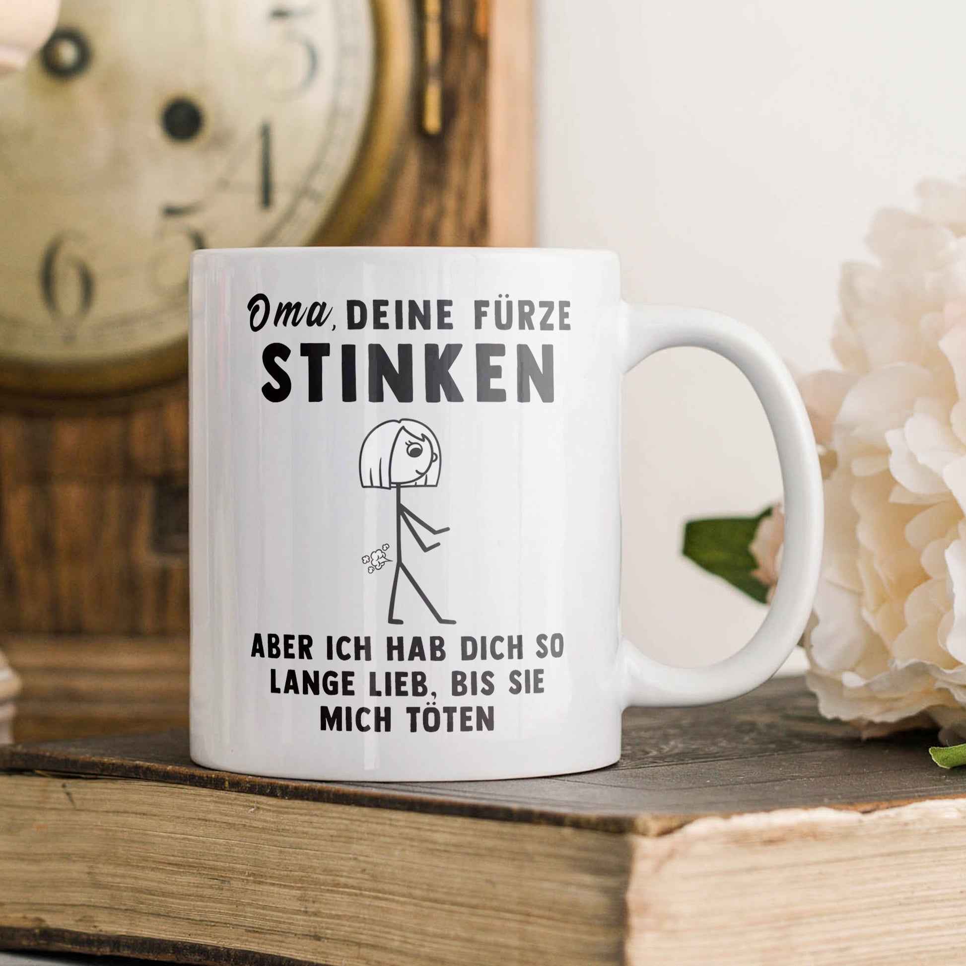 22Feels® ORIGINAL Geschenk-Tasse mit Spruch - Oma, Deine Fürze Stinken (Weiss, 320ml)-Weisse Tasse 320ml-22Feels