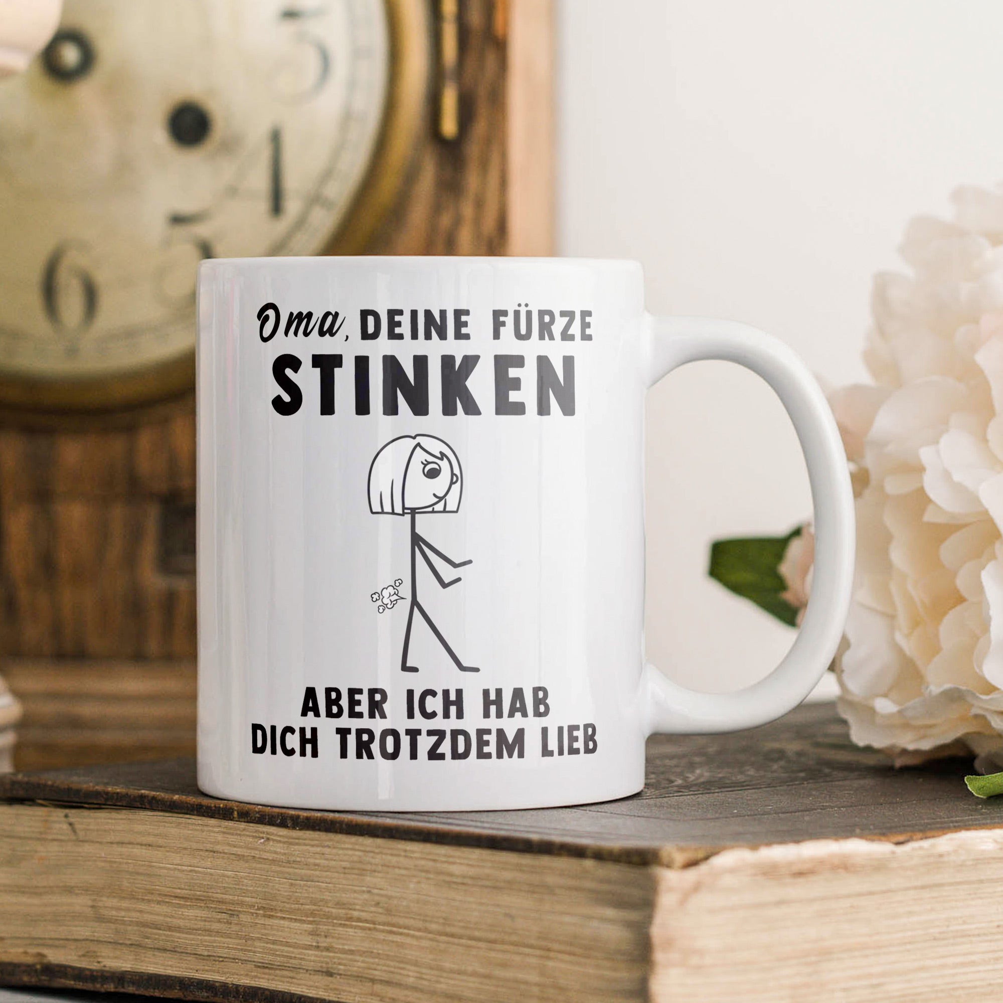 22Feels® ORIGINAL Geschenk-Tasse mit Spruch - Oma, Deine Fürze Stinken (Weiss, 320ml)-Weisse Tasse 320ml-22Feels