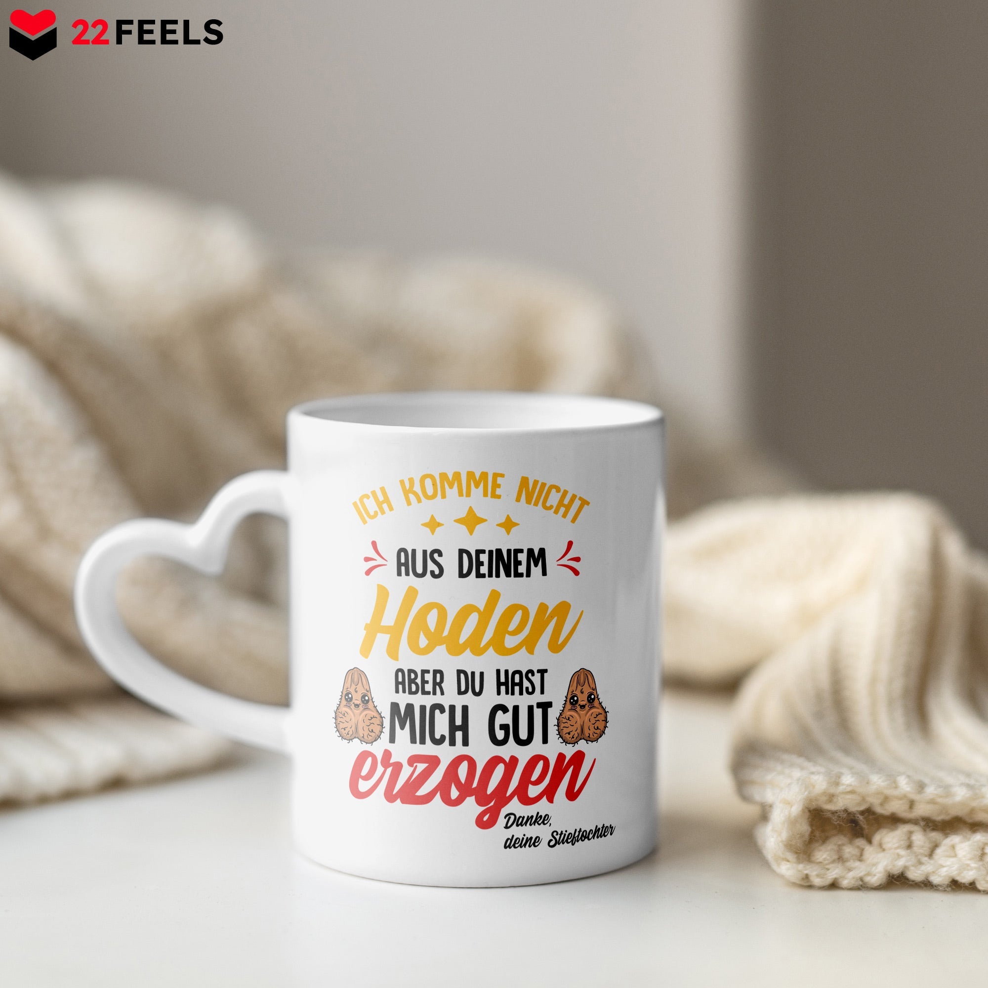 22Feels® Stiefvater Geschenk von Stieftochter - Tasse mit Spruch: Gut Erzogen (Herzhenkel, Weiss, 320ml)-Tasse Weiss Herzhenkel 320ml-22Feels