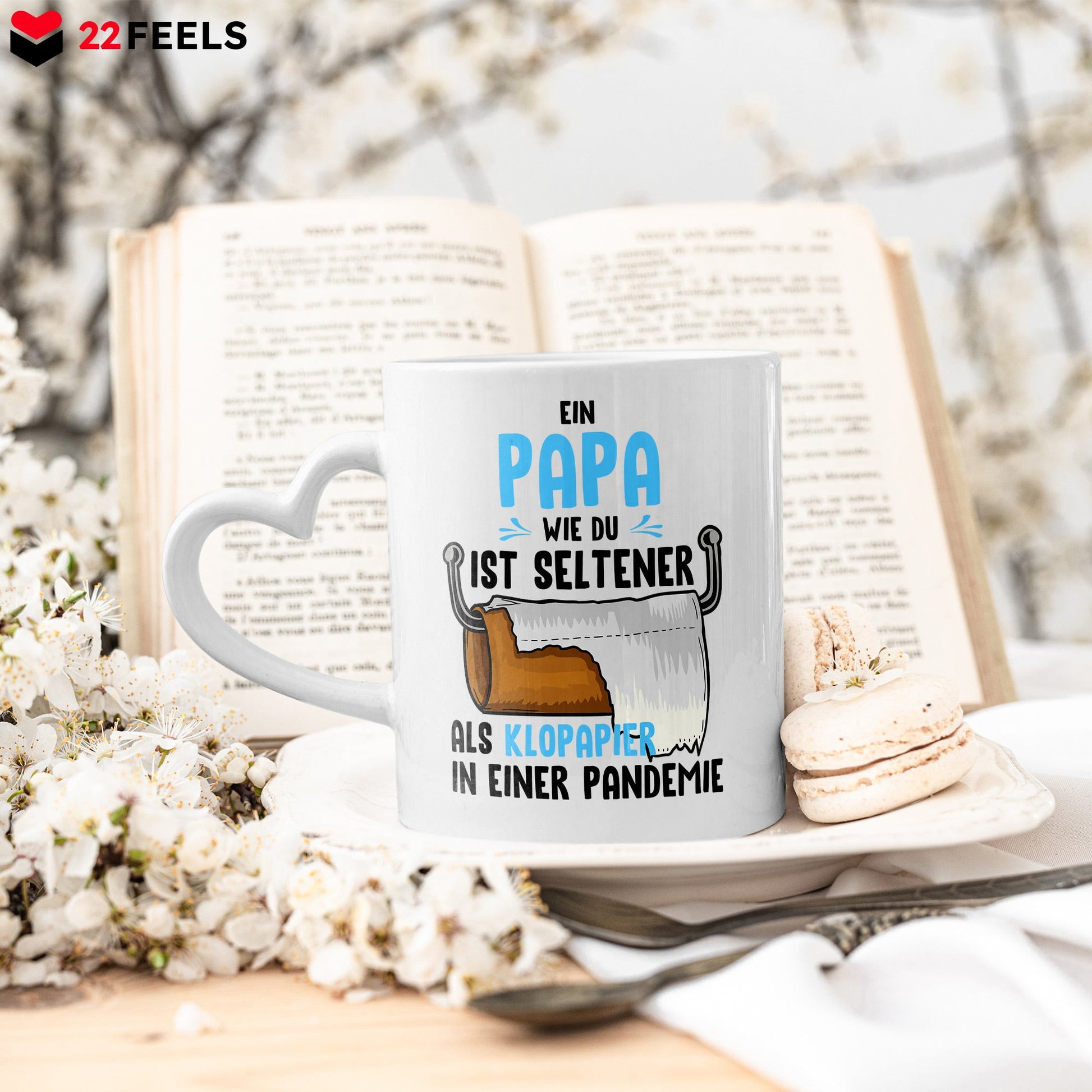 22Feels® Geschenk für Papas - Tasse mit Spruch: Seltener als Klopapier (Herzhenkel, Weiss, 320ml)-Tasse Weiss Herzhenkel 320ml-22Feels