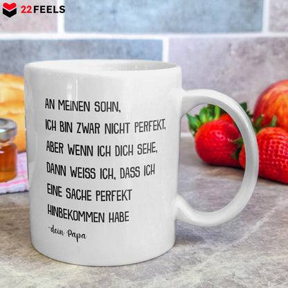 22Feels® Geschenk für Sohn von Papa - Tasse mit Spruch: Ich Bin Zwar Nicht Perfekt (Weiss, 320ml)-Weisse Tasse 320ml-22Feels
