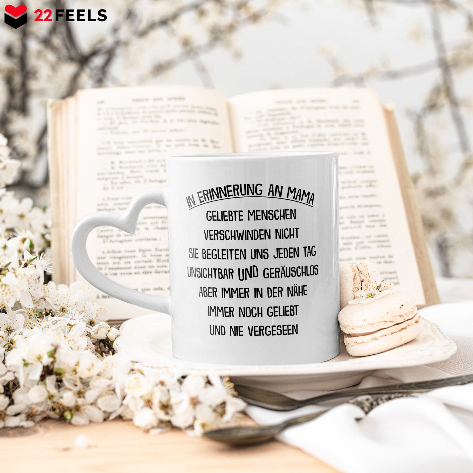 22Feels® Geschenk zum Andenken - Tasse mit Spruch: In Erinnerung An Mama (Herzhenkel, Weiss, 320ml)-Tasse Weiss Herzhenkel 320ml-22Feels