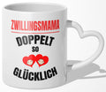 22Feels® Geschenk für Zwillingsmütter - Tasse mit Spruch: Doppelt So Glücklich (Herzhenkel, Weiss, 320ml)-Tasse Weiss Herzhenkel 320ml-22Feels